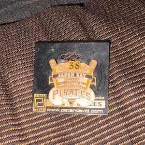 Pirates 38 Gold-Accent Enamel Pin